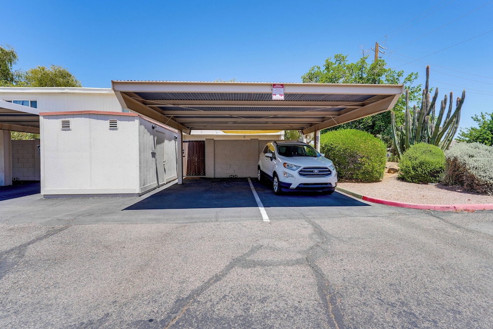 2 Mi to Old Town Scottsdale: Unit w/ Fenced Yard!