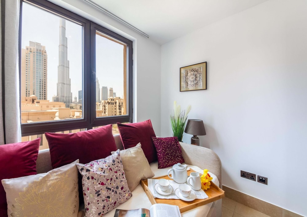 Luxury Living Next to Dubai Mall Burj Khalifa