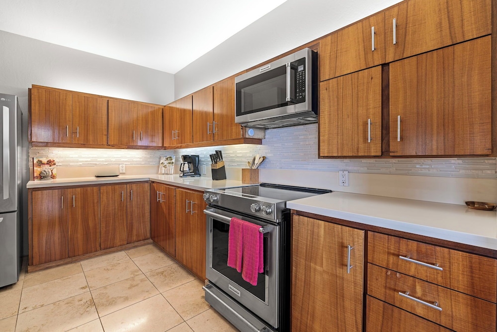 Oceanfront Kanaloa Condo - Pools, Hot Tubs & Sunset Views- Vrkcv