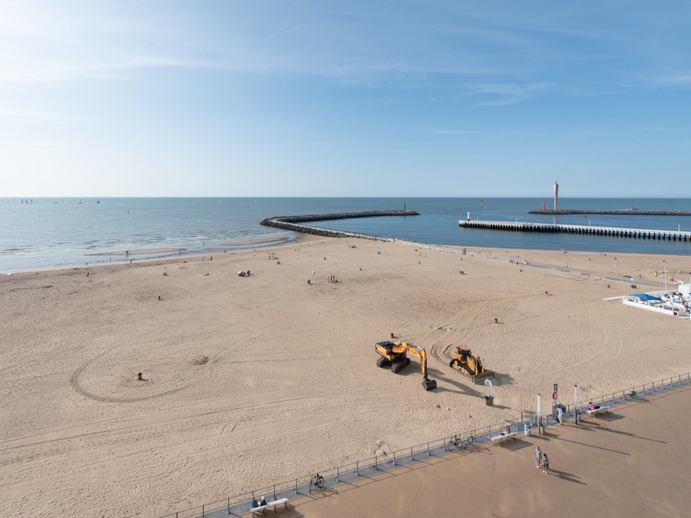 Apartment on the Dike in Ostend Center