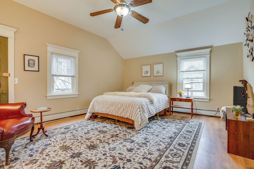 < 1 Mi to Xcel Energy Center: Walkable Hideaway!
