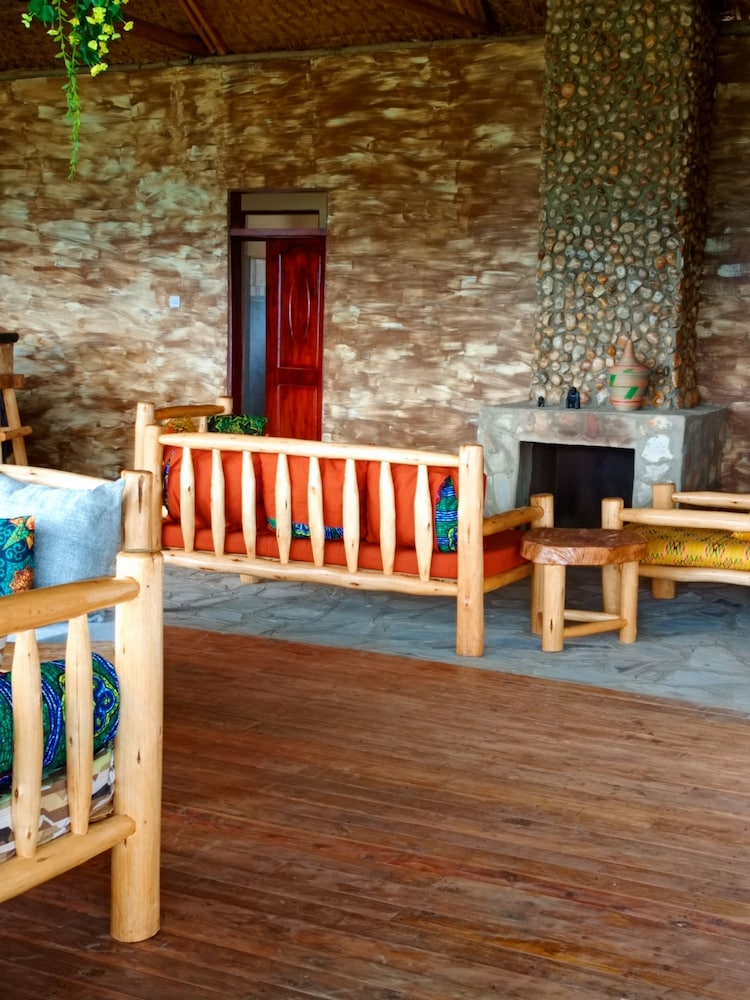 Bwindi Neckview Lodge