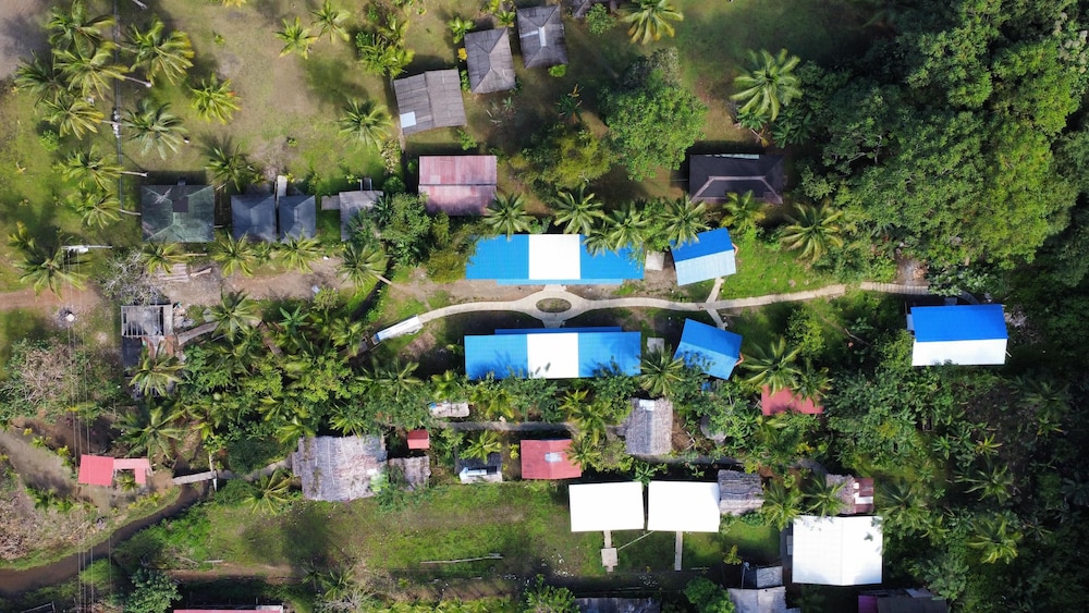 Pacific Waves Hostel & Surf