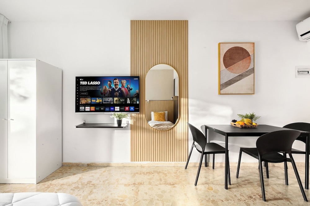 Royal Park Apt Resort by Sea N Rent