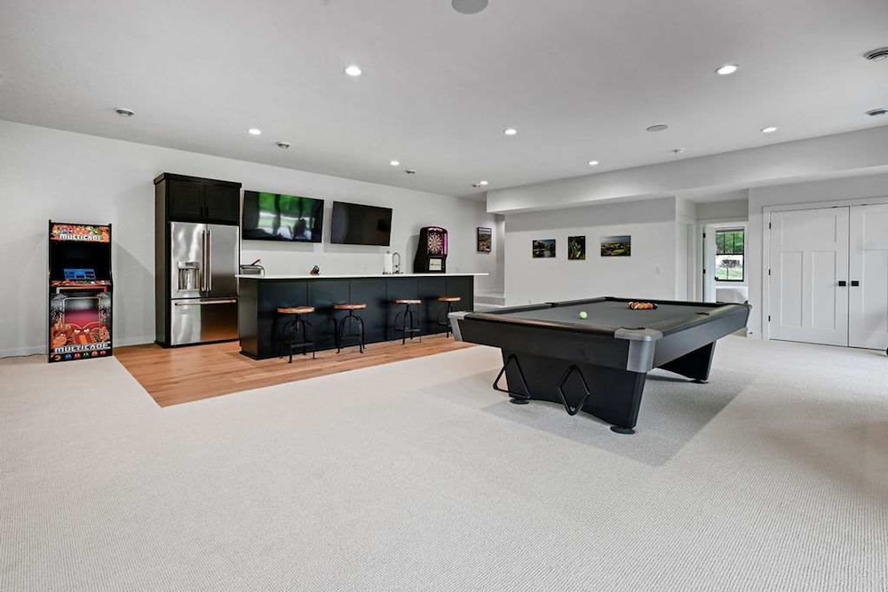 6BR Sand Valley Lodge With Hot Tub Bar Putting Green