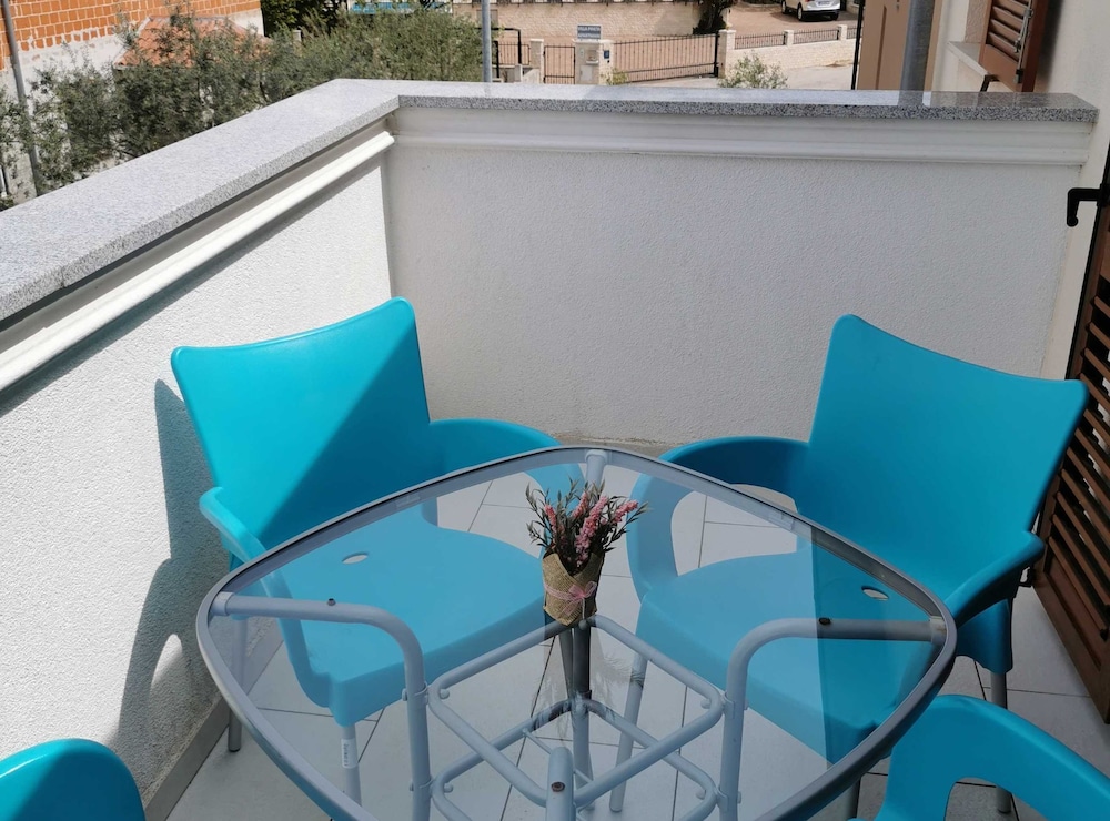 Modern and Bright Fazana Apartment With Balcony and Sea View