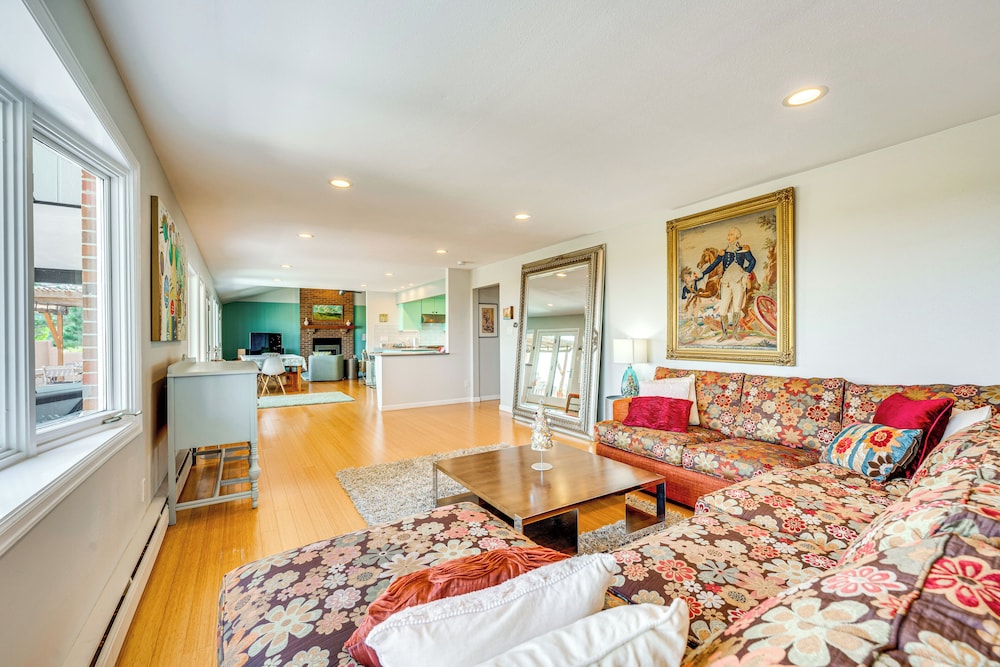 Mtn-view Home w/ Pickleball Court in Louisville!