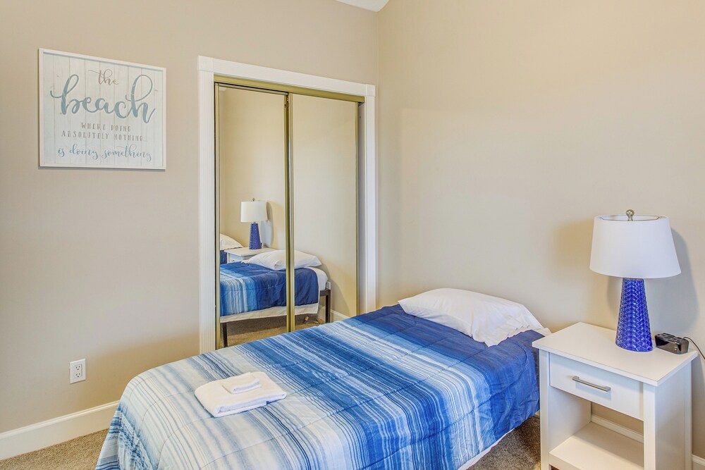 2 Mi to Ocean: Myrtle Beach Condo w/ Balcony