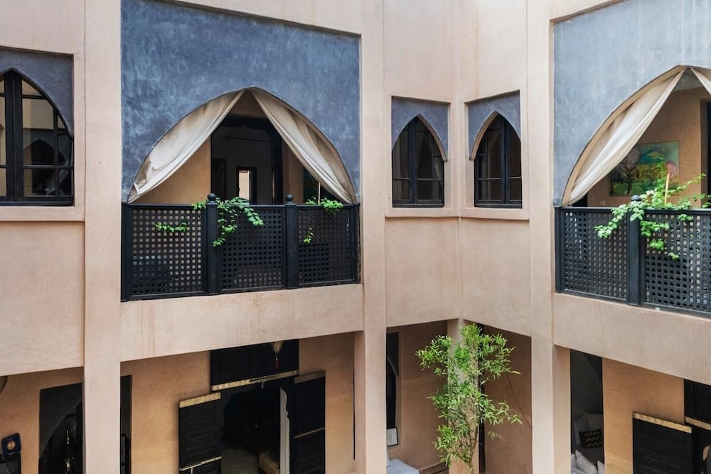Riad basidi