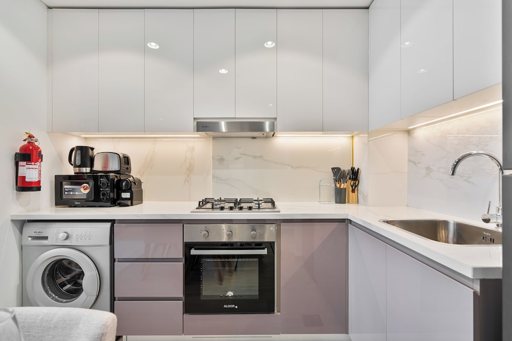 PVH - Chic 1BR - Azizi Riviera 37