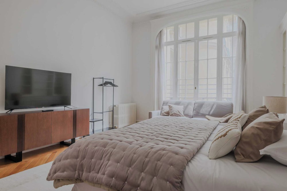 Spacious Apartment - 5br/12p - Chaillot