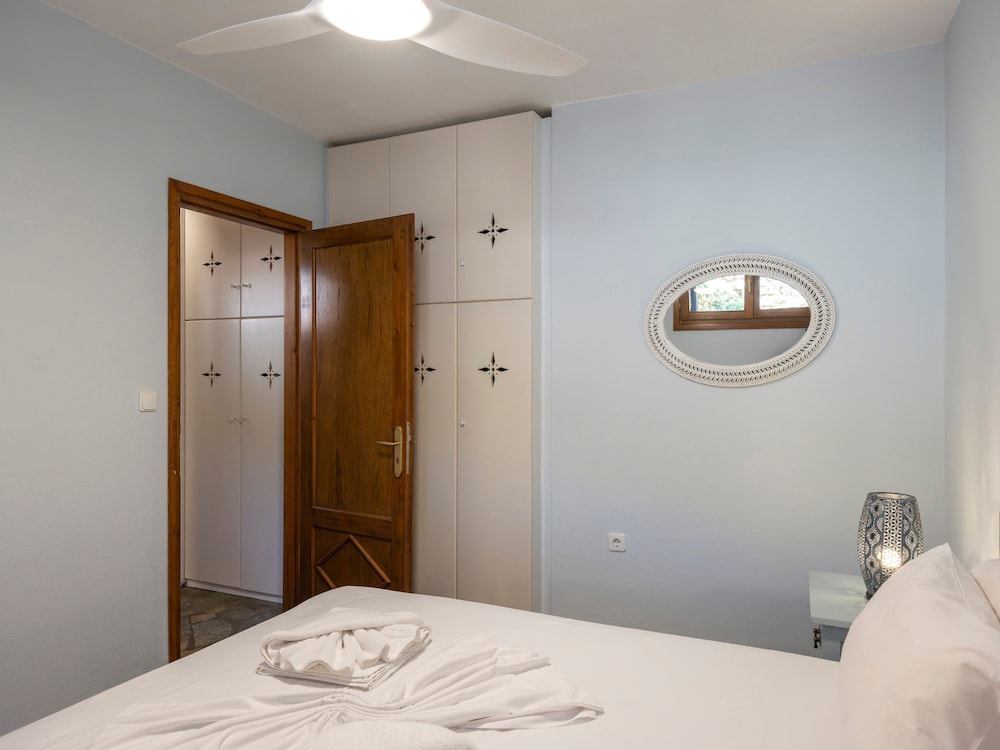 Elena s Traditional Dreamhouse