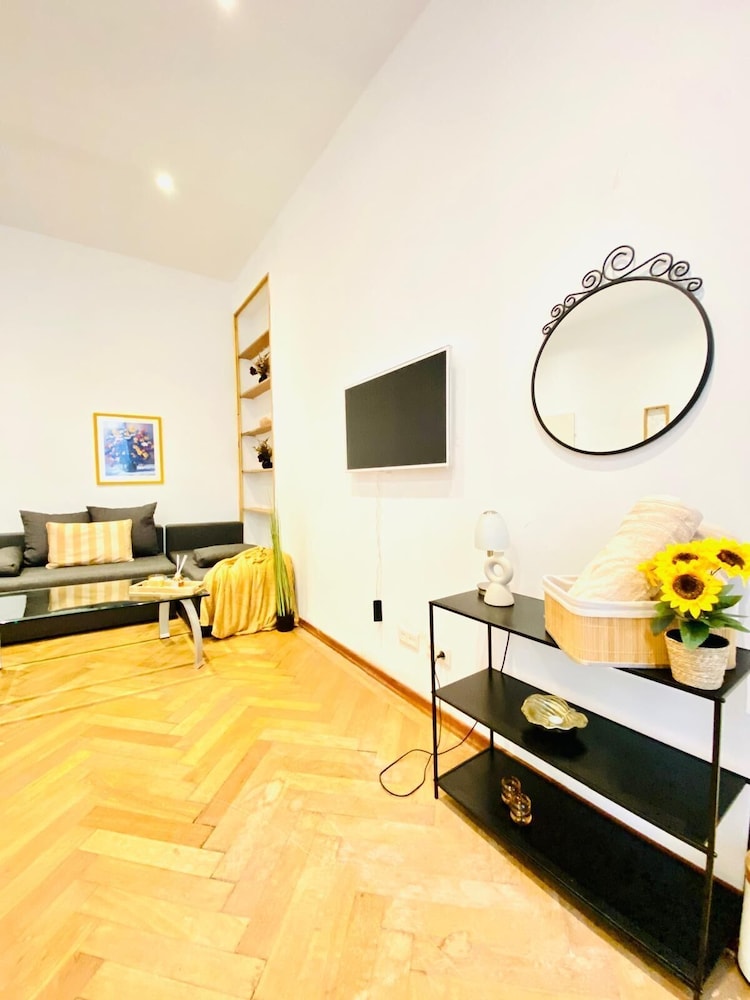Bright and Spacious 2BR Flat Westbahnhof
