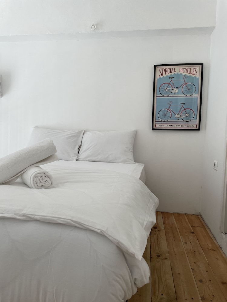 DeBlox living - Alhambra Apartments view 4