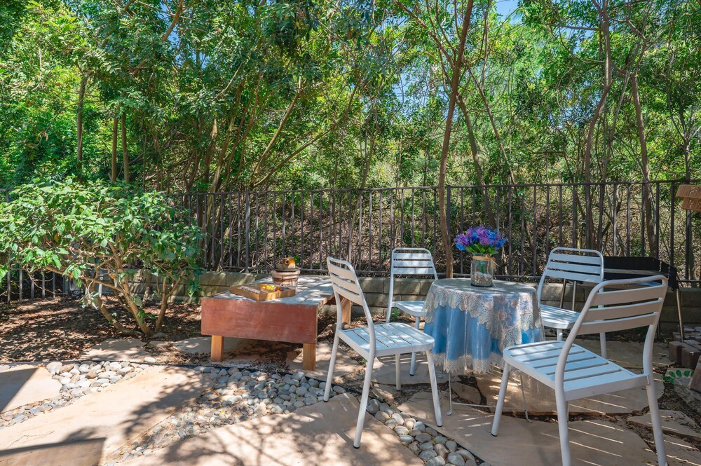 Tranquil Nature Retreat Private Garden Cozy Charm