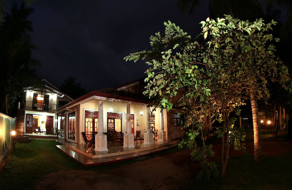 Airport Square Villa