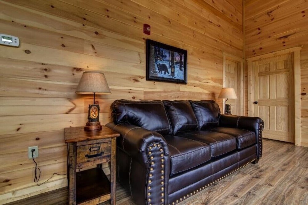 Rocky Top Lodge - 9 Bedrooms, 8 Baths, Sleeps 40 Home by Redawning