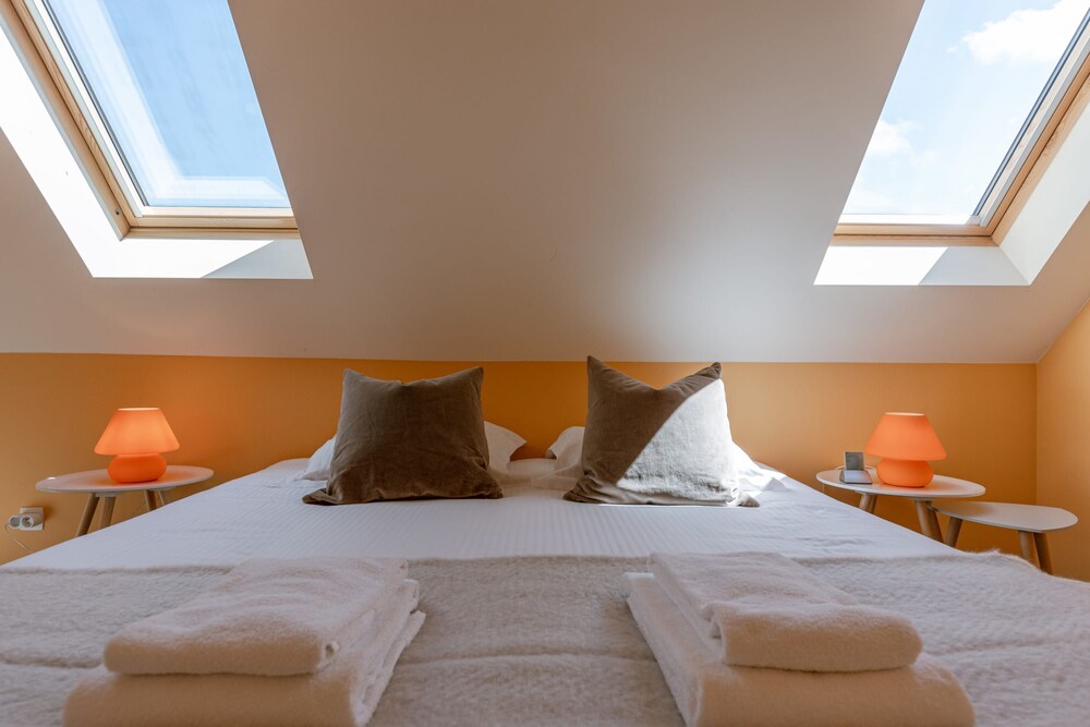 Huswell - Apartment With Sunny Terrace and Parking