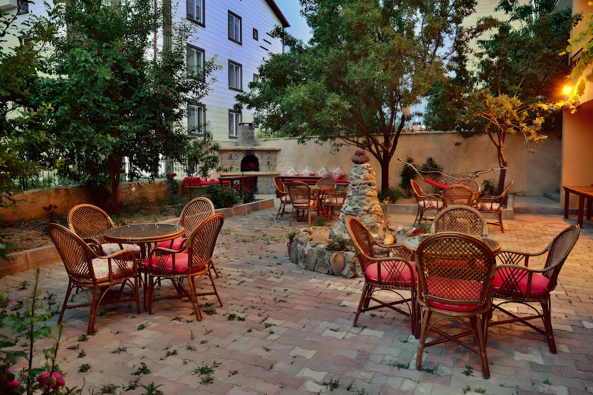 Dedeli Deluxe Hotel