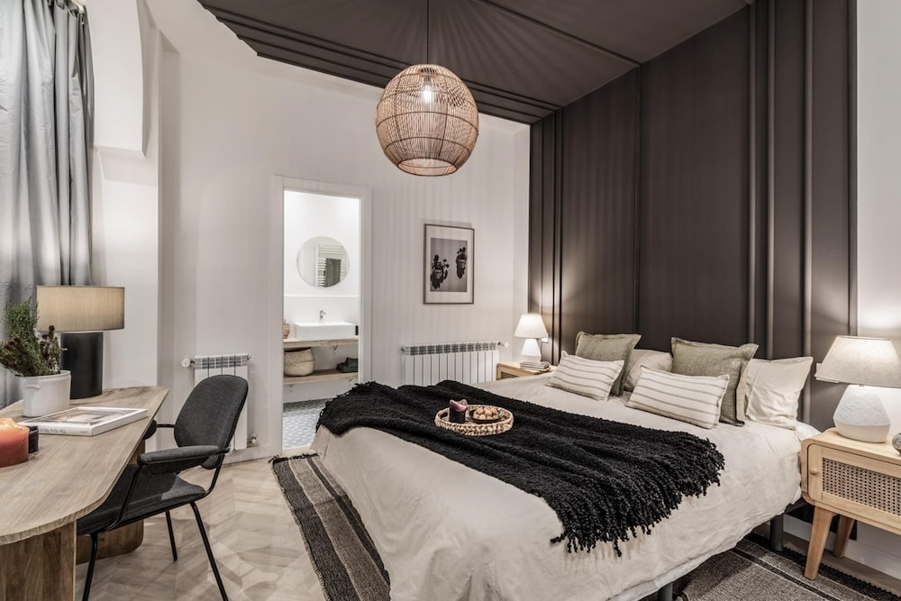 Baza - 3 Bedrooms and Office in Trafalgar