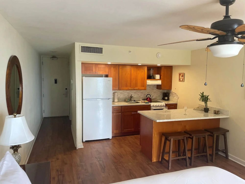 Cozy Studio With Ocean Views AC in Kahana
