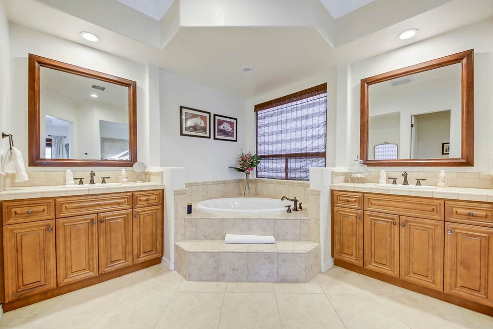 Elegant Desert Oasis Near Coachella Palm Springs