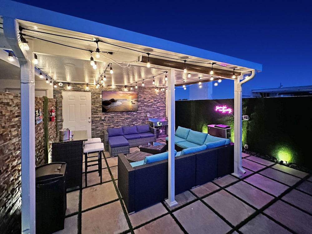 Experience Luna Sky! 65" TV Bar BBQ go FL Keys