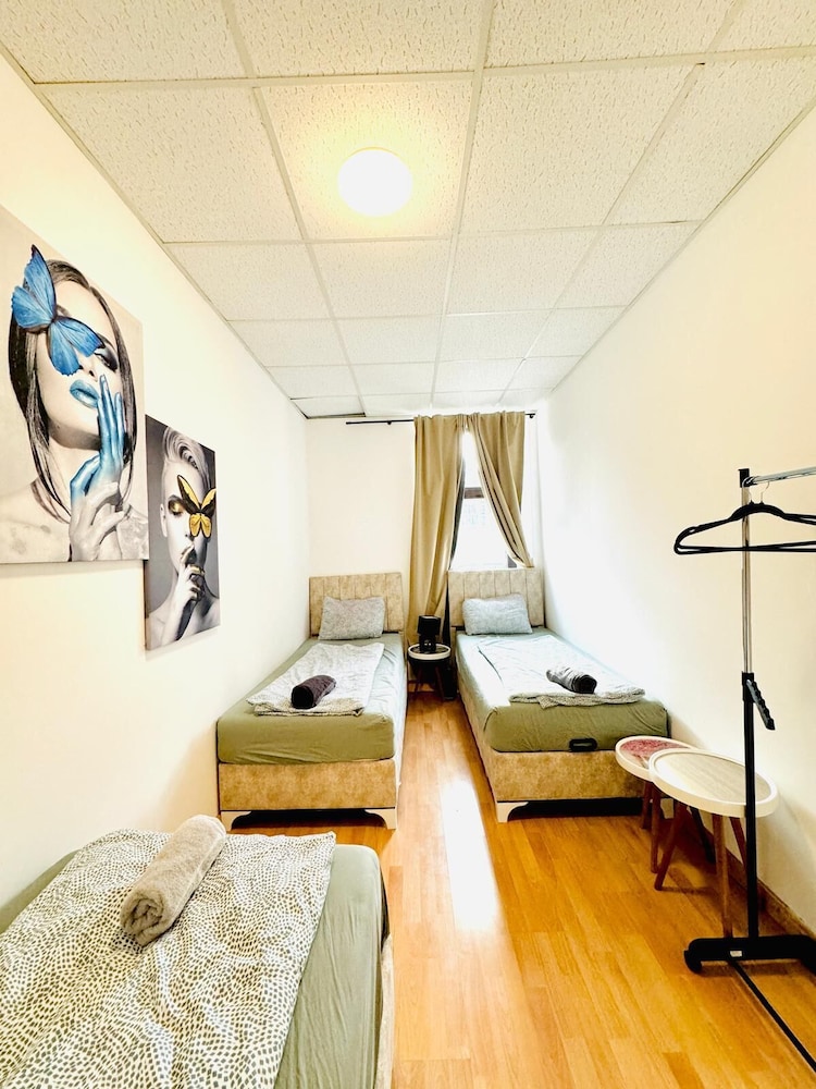 Cityside Two Bedroom Apt Budget Stay