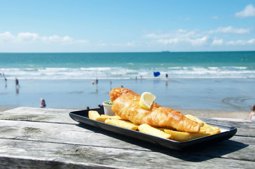 Charming Seaside Cottage - 5-min Walk to Beach