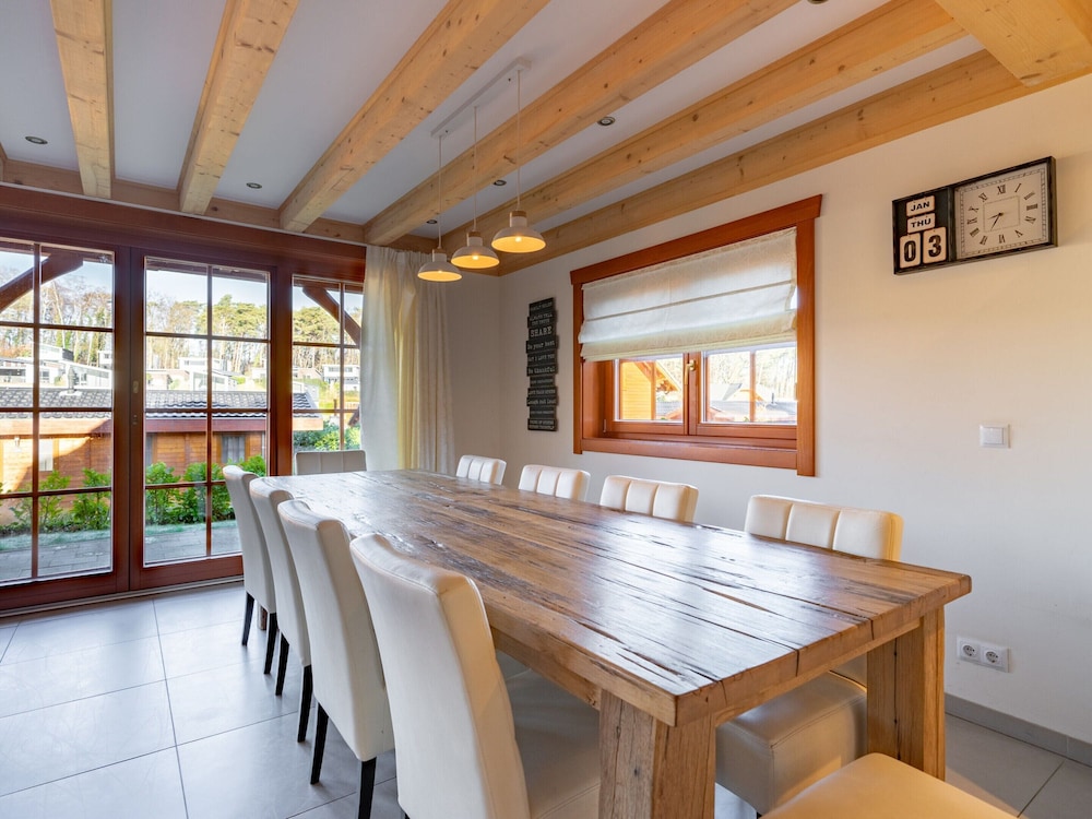 Wooden Holiday Home with Microwave near Brunssummerheide