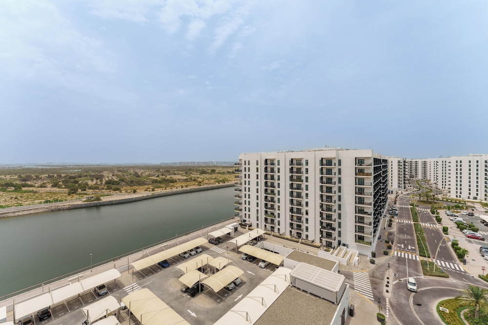 Maison Privee - Charming Retreat w/ Panoramic Views on Yas Island