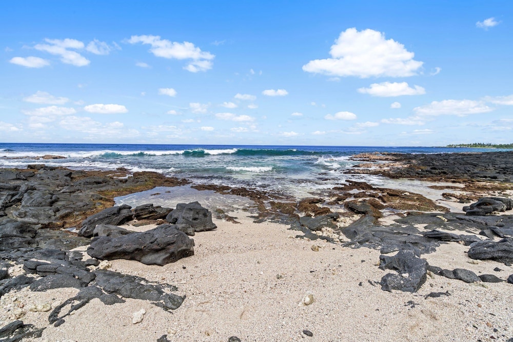 Easy Walk to Town Ocean Front AC & Wifi - Vrkcv