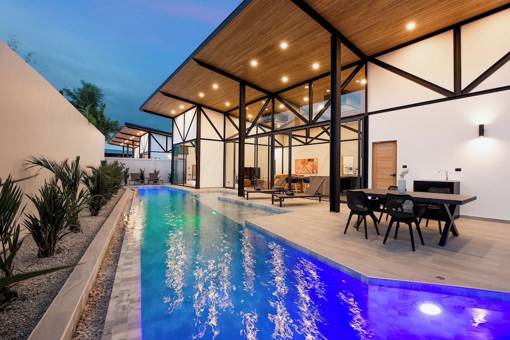 22m Oxygen Pool Villa Sunset Garden 9