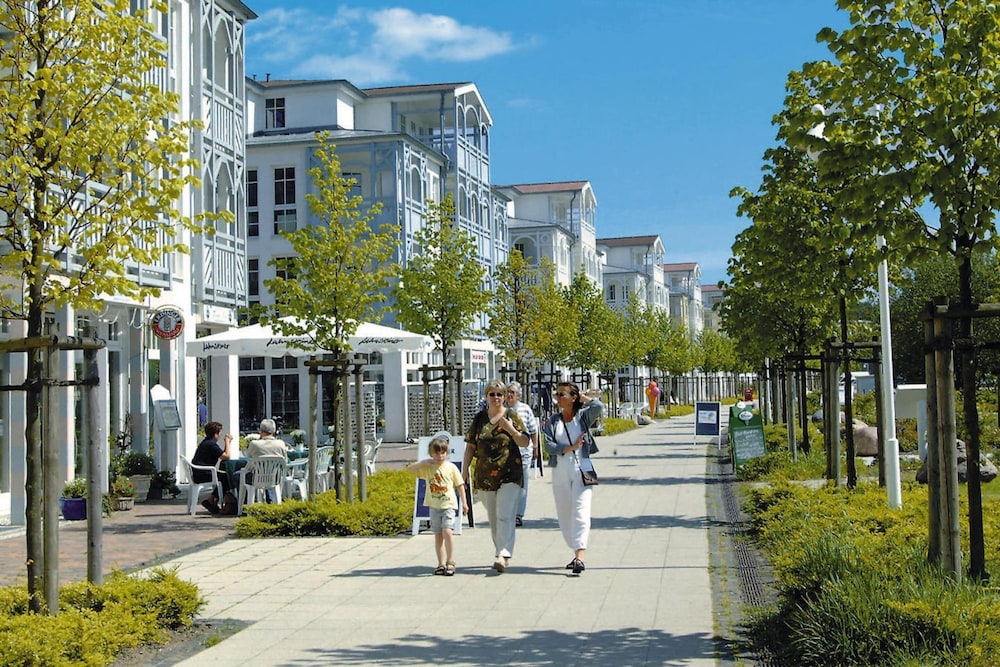 Modern Apartment Near Sellin Marina