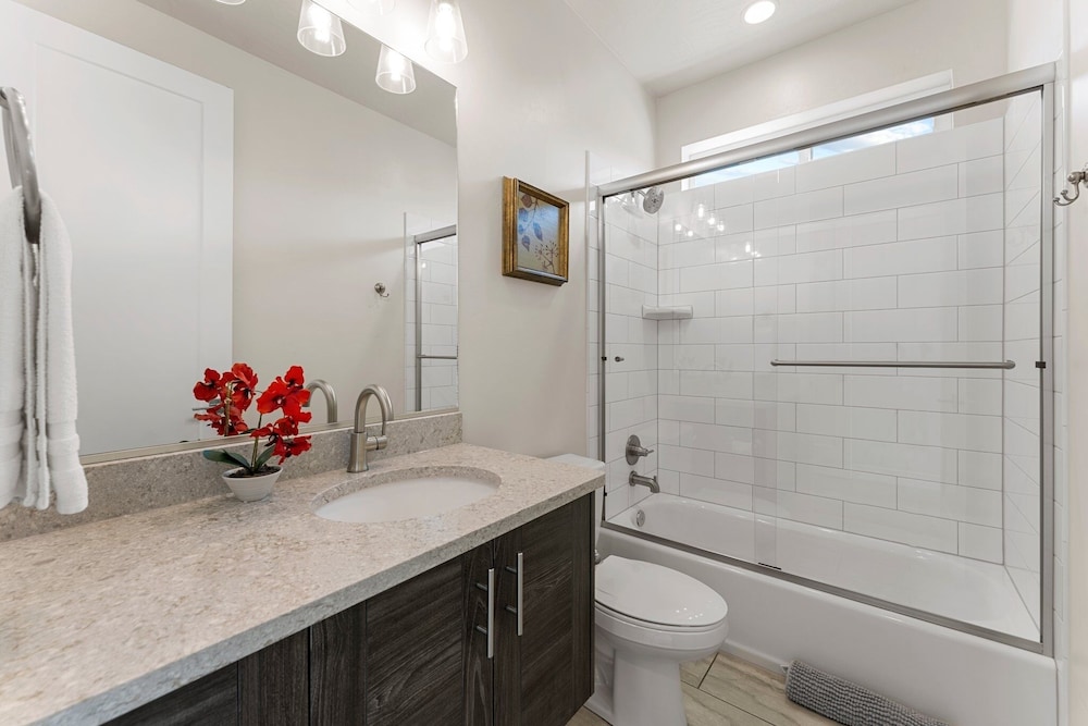 Coral Rock Vista 8 Bedroom Townhouse