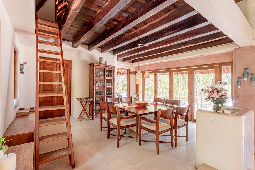 Anana Casa Cantarena Beachfront Meals Included