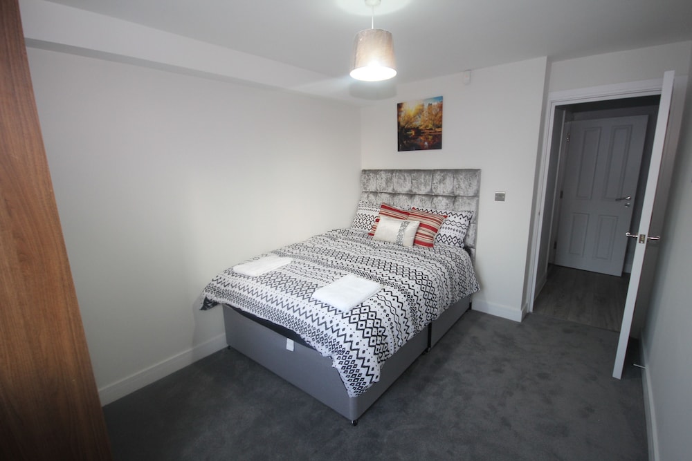West Drayton Vacations - Holden Court - Property Image 16