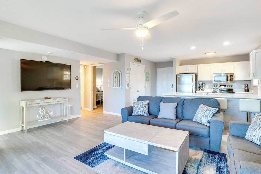 Lake View & Boat Slip: Osage Beach Retreat!