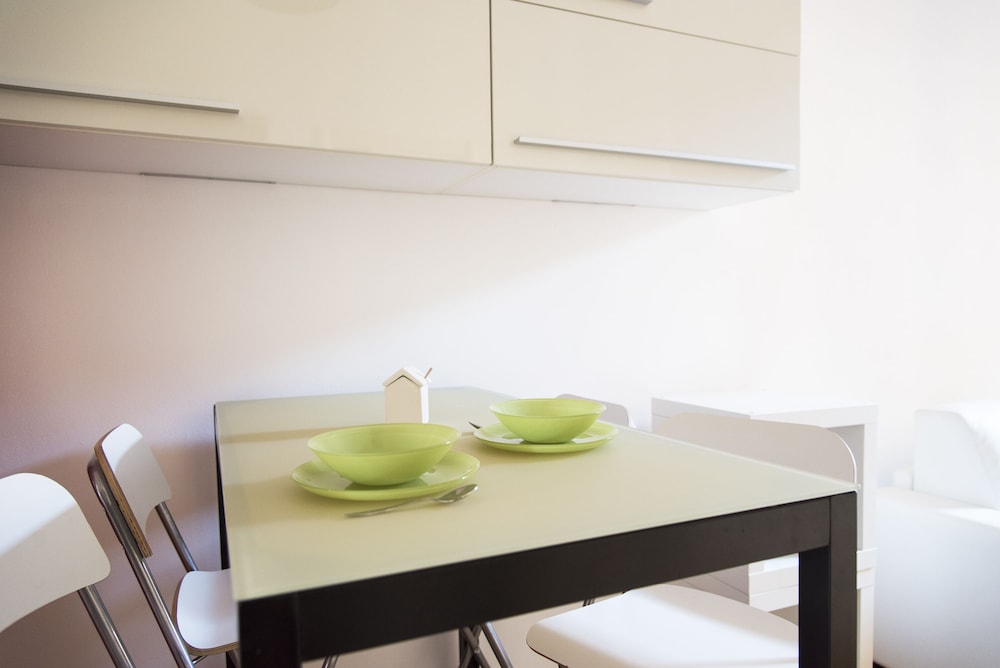 White and Clean Apartment near Metro MM1