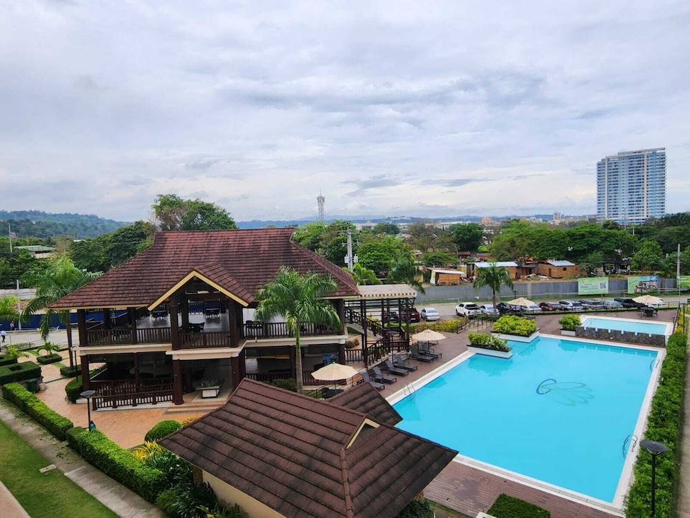 1 Bedroom Condo at One Oasis Condominuim