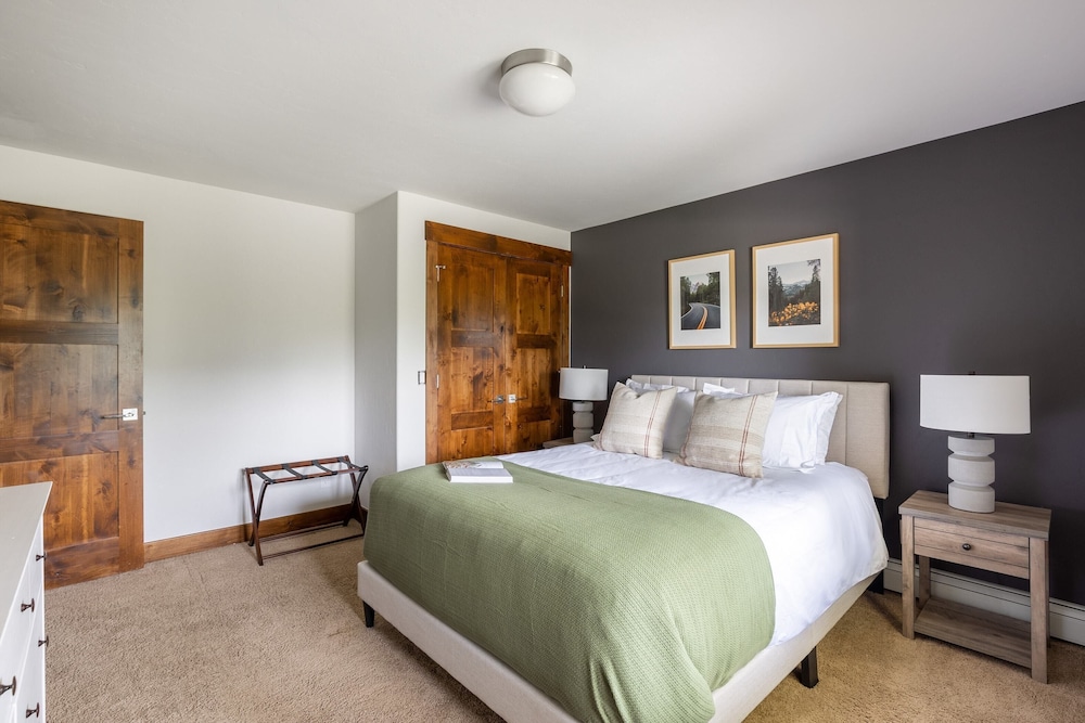 Dillon by Avantstay Private Mountain Home w/ Hot Tub w/ Views & Shuffleboard! view 4