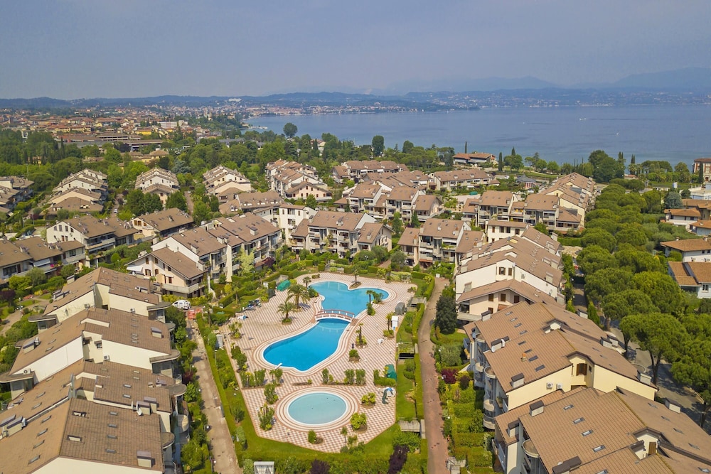 Vistalago Green Residence 100m From Lake photo 1