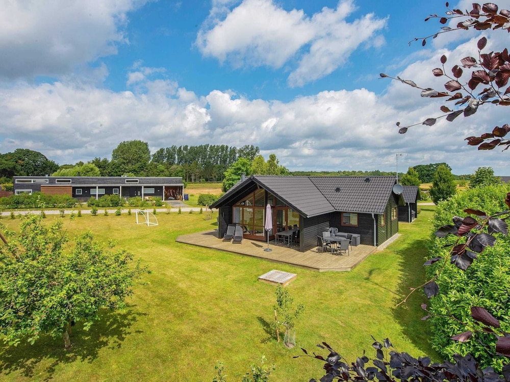 8 Person Holiday Home in Ebeltoft-by Traum
