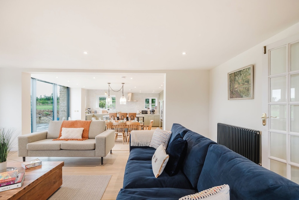 Mulberry Cottage 5BD in Wiltshire
