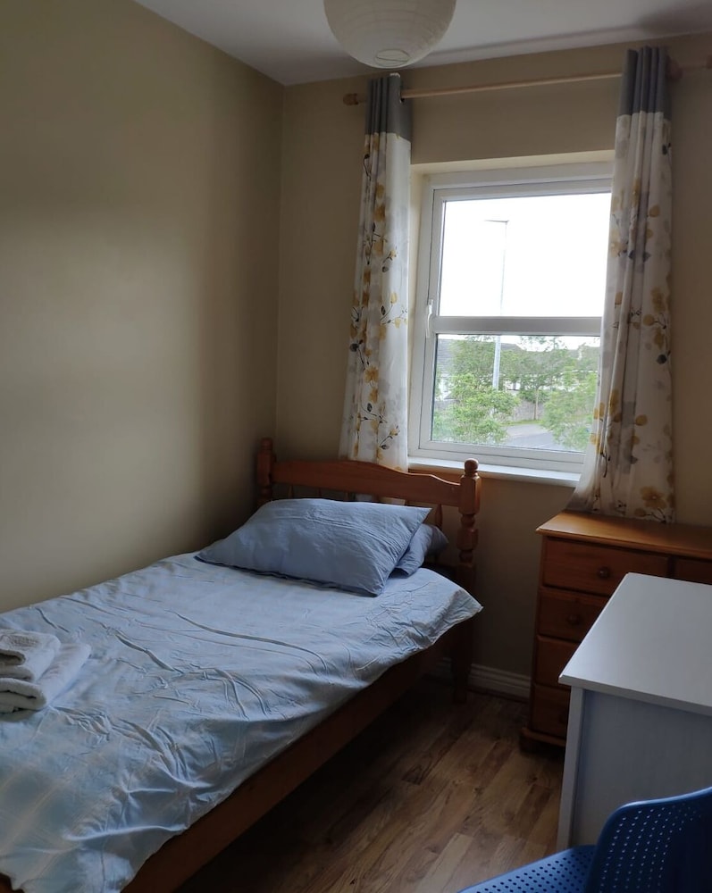 Stunning 6 Bed House With Private Garden in Galway