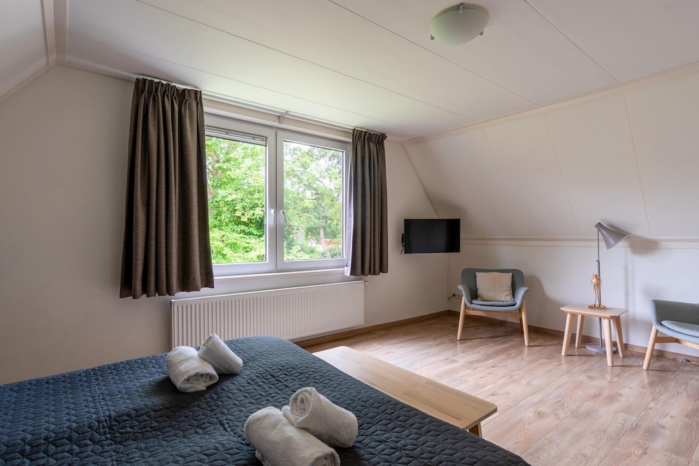 Tastefully Furnished Country House for 6 People