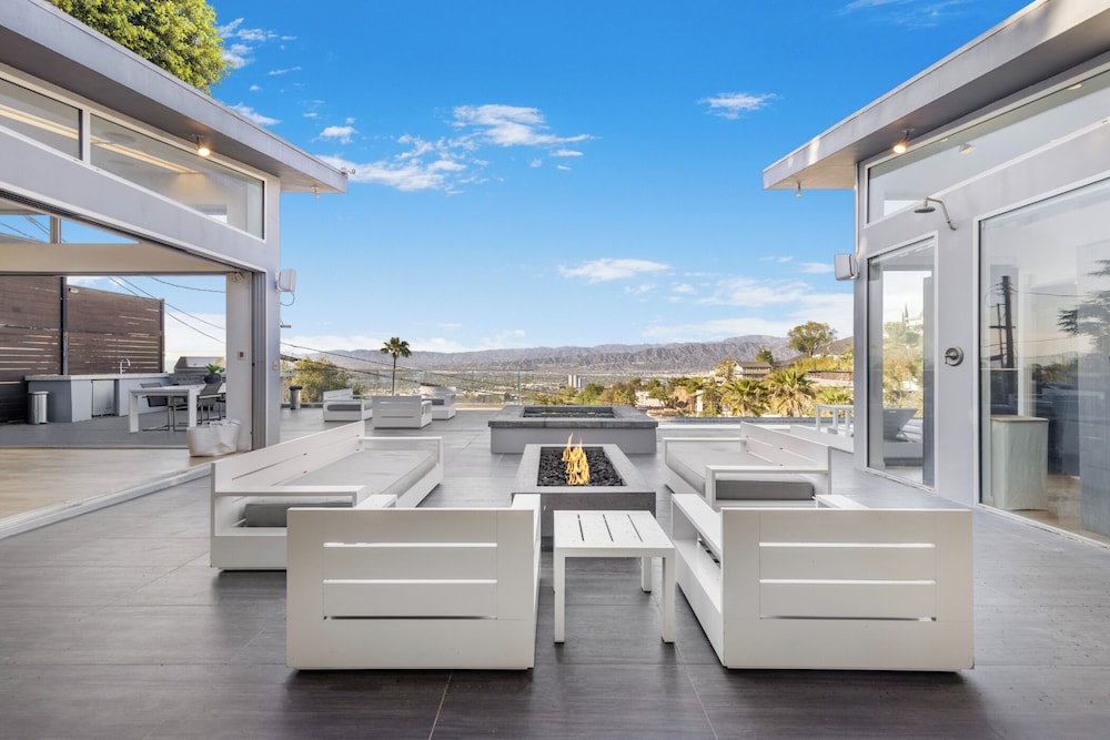 Mulholland View - Mid-century Modern Escape w/ Infinity Pool