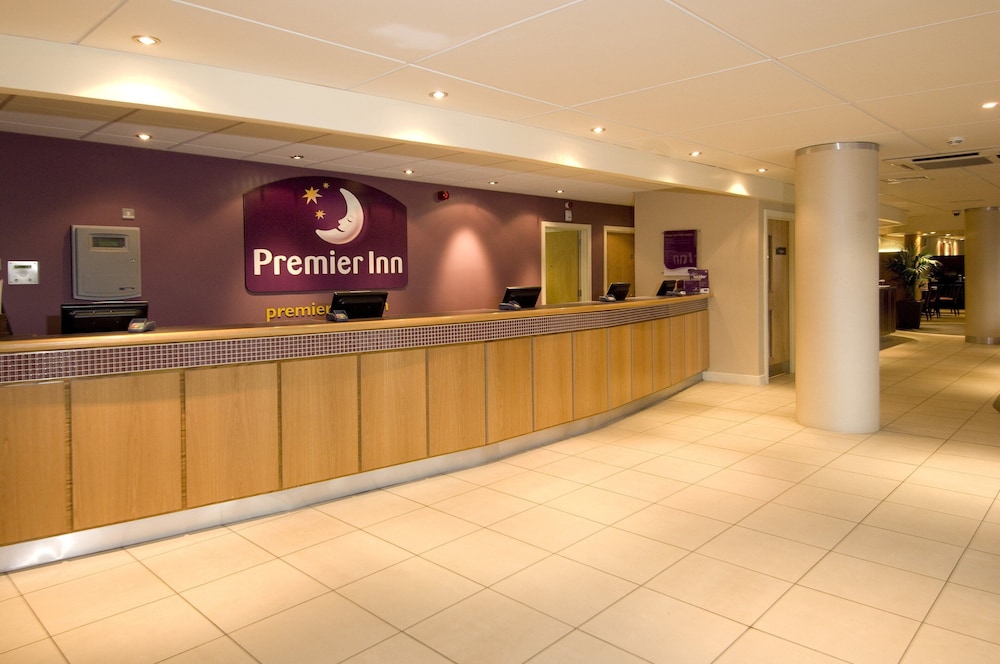 Premier Inn Manchester Airport - M56/J6 Runger Lane North 5