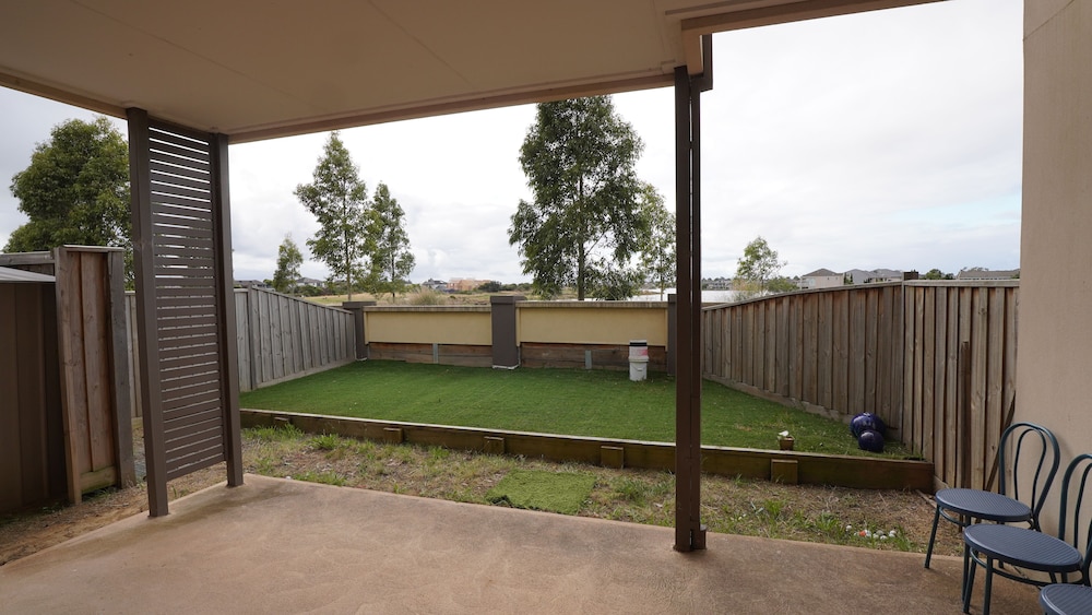golf pool 2B House in point cook VIC