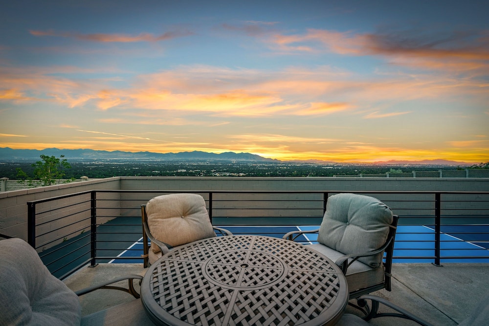 All-new Luxe Stay Views, Sauna & Hot Tub 7 Bedroom Villa